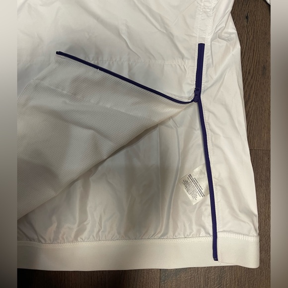 Nike - Picture 3 of 11